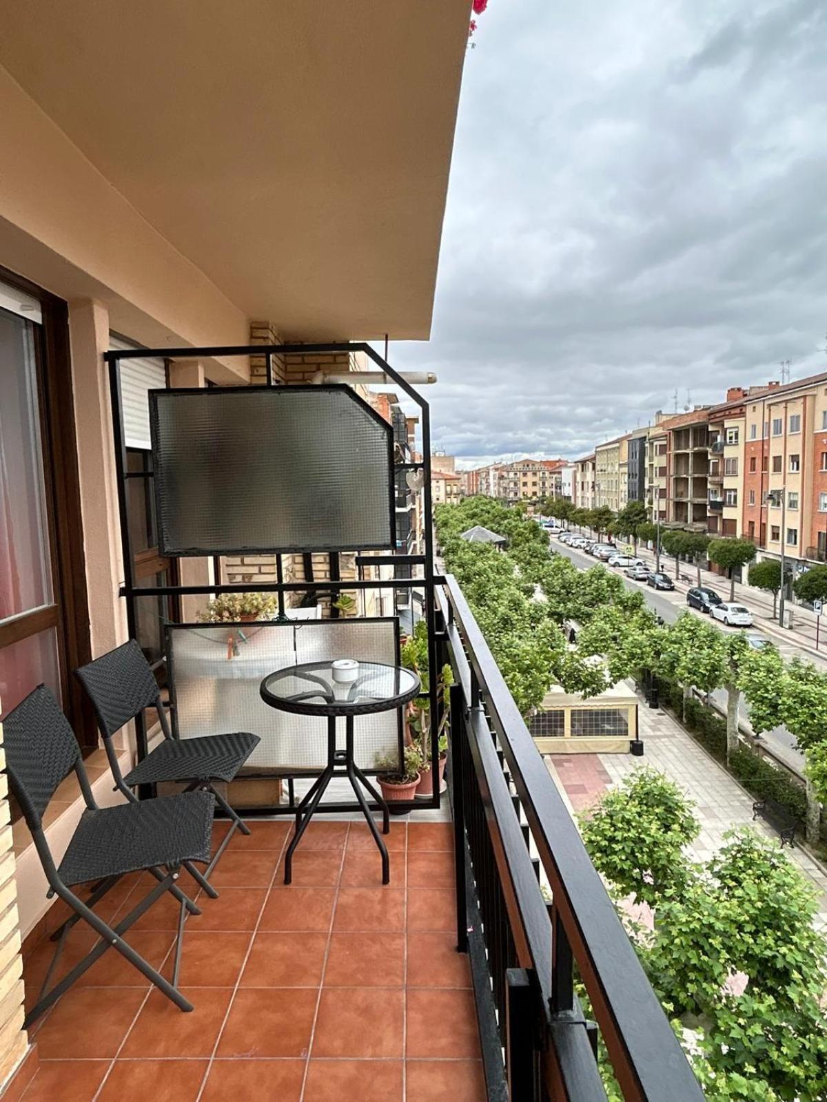 Apartamentos El Conde 산토도밍고데라칼사다 외부 사진