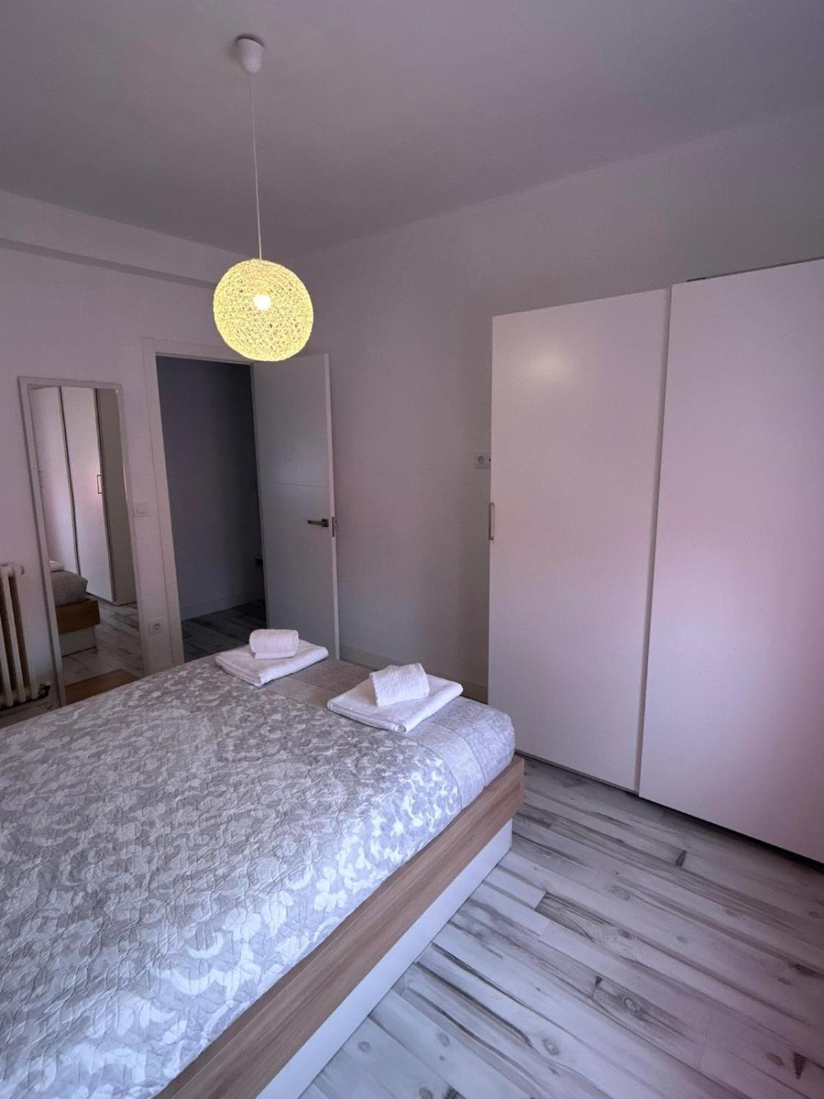 Apartamentos El Conde 산토도밍고데라칼사다 외부 사진